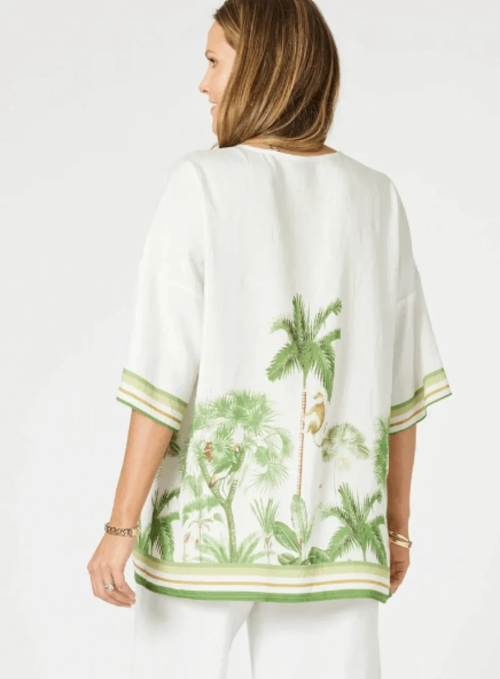 amazon-print-v-neck-top-DarNPDtx-4.webp Tops|Tops>Clarity Amazon Print V Neck Top