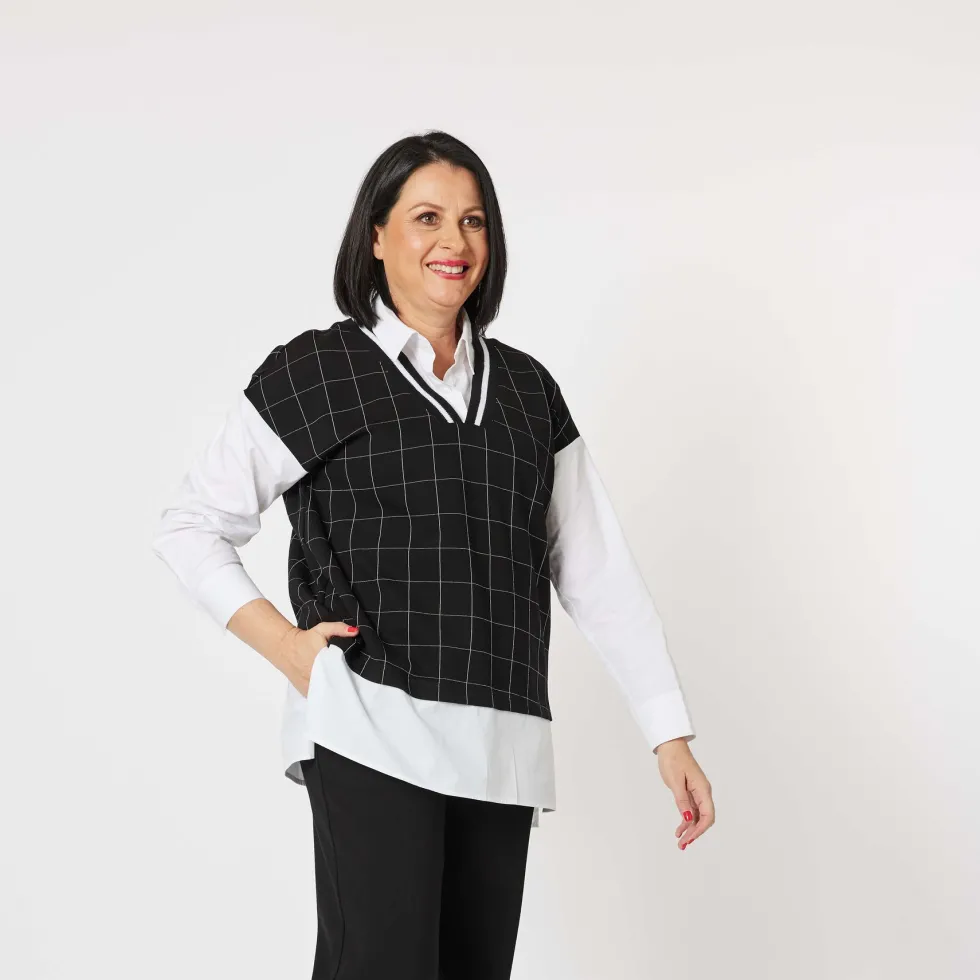 harper-v-neck-2-in-1-top-hiXkkquW-2.webp Clarity>Clarity Harper V neck 2 in 1 Top