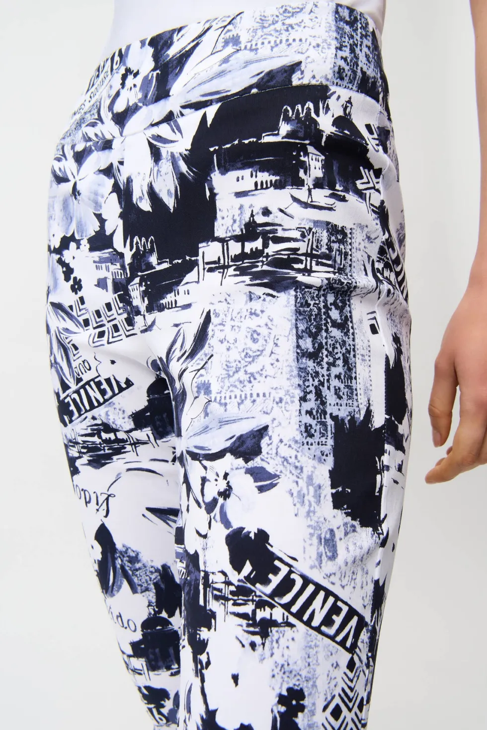 ocean-drive-millennium-convers-vJIFBDpV-1.webp Casual Pants|Pants Edit>Joseph Ribkoff Ocean Drive Millennium Conversational Print Crop Pull-On Pants 261187