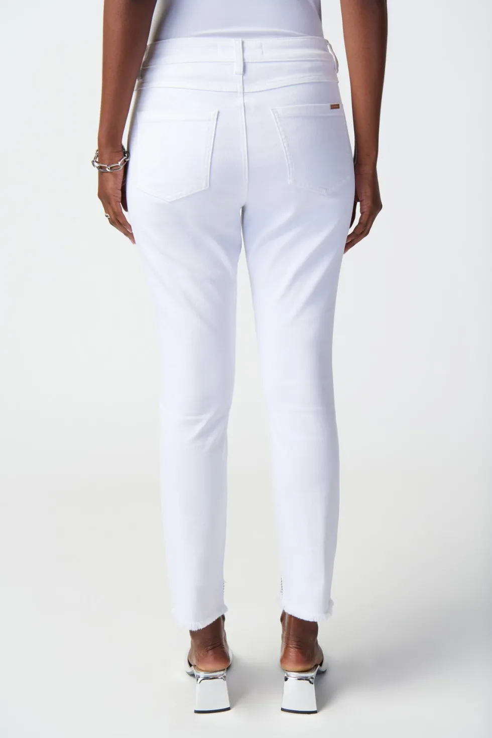 sea-view-jeans-sparkle-hem-w-ZRokHQKU-3.webp Denim|Jeans>Joseph Ribkoff Sea View Jeans Sparkle Hem - White 241921