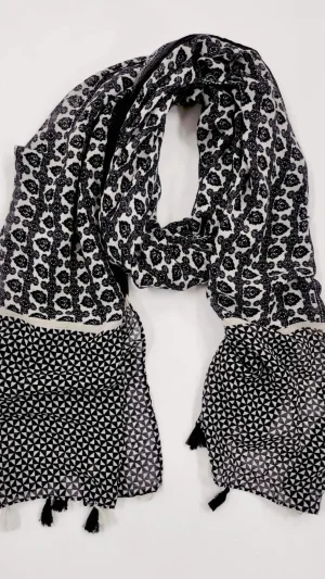 Scarves|Threadz>Threadz Tassle Scarf