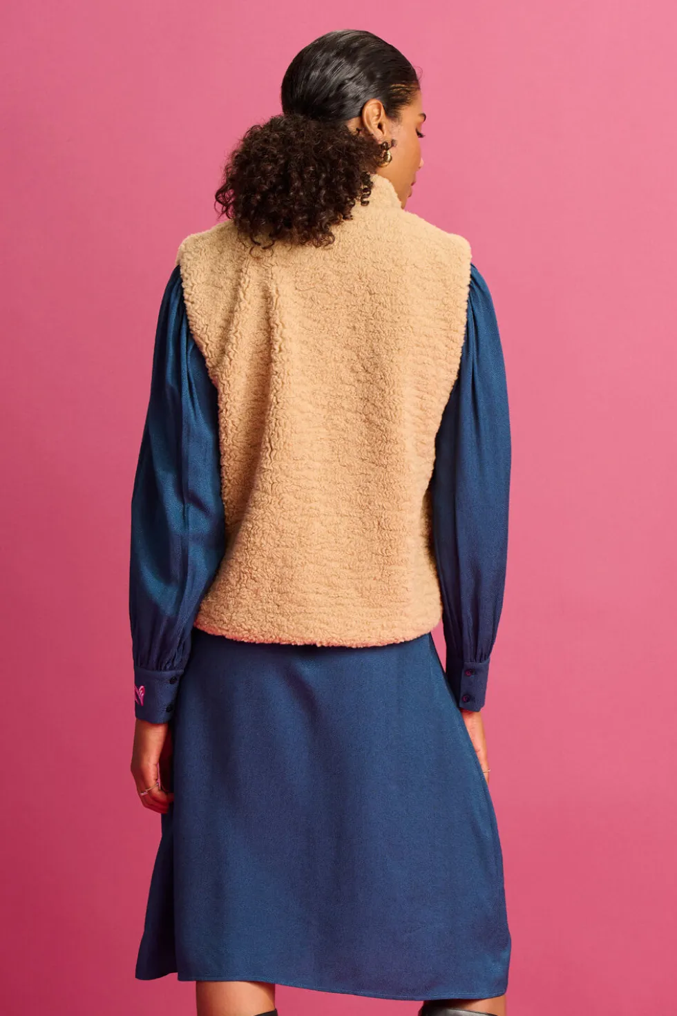 teddy-gilet-smokey-brown-AAfjvjOM-1.webp Jackets|POM Amsterdam>POM Amsterdam Teddy Gilet - Smokey Brown