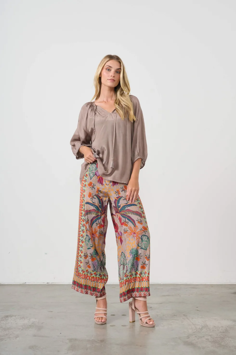 tropical-print-elasticated-bac-uwdUFUdl-1.webp Pants Edit|Dress Pants>Holmes u0026 Fallon Tropical Print Elasticated Back Pant