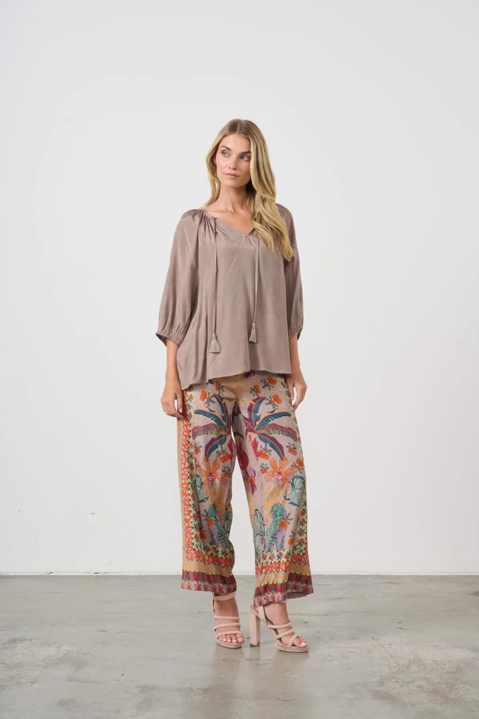 tropical-print-elasticated-bac-uwdUFUdl-2.webp Pants Edit|Dress Pants>Holmes u0026 Fallon Tropical Print Elasticated Back Pant